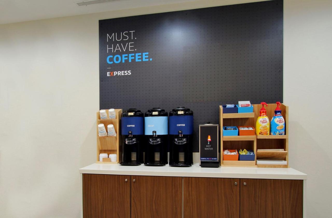 Holiday Inn Express & Suites Carmel North - Westfield By Ihg Екстер'єр фото