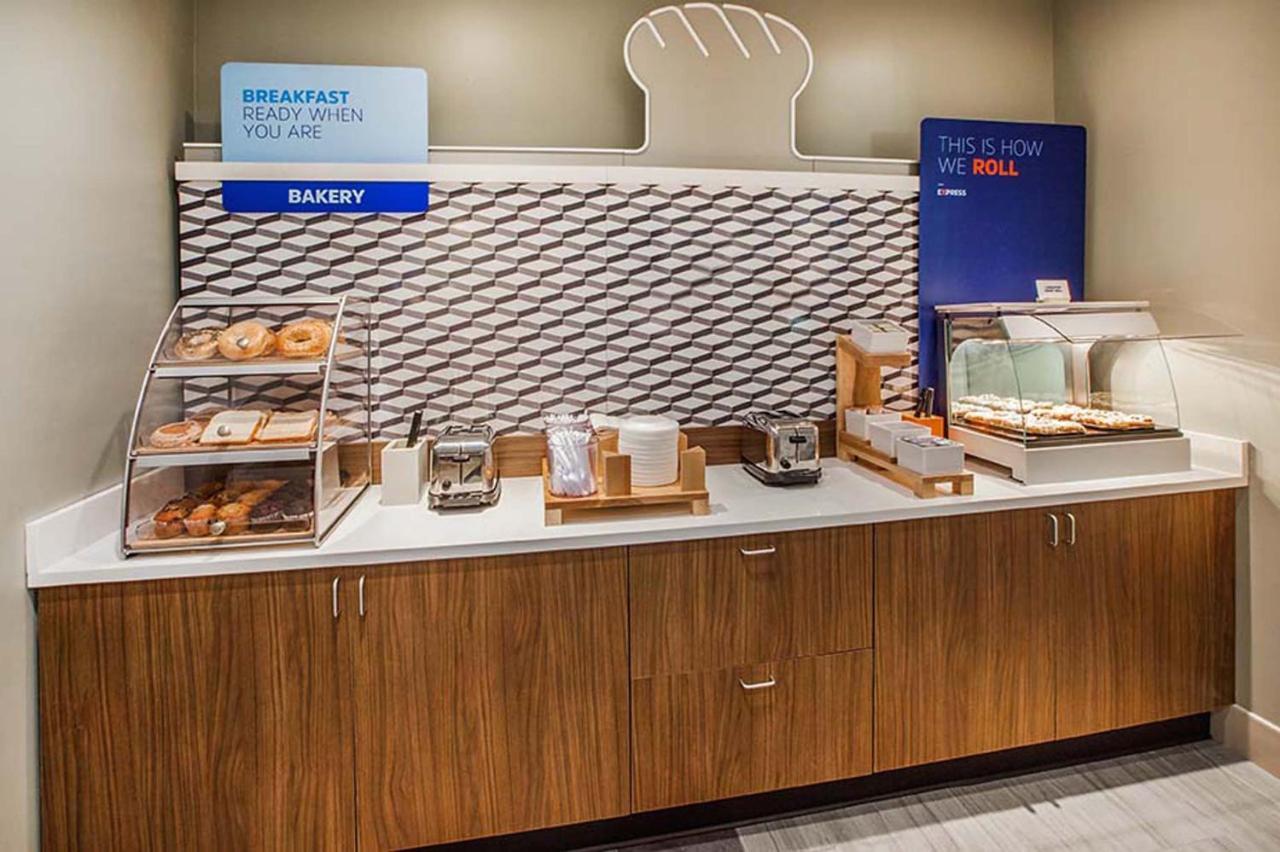 Holiday Inn Express & Suites Carmel North - Westfield By Ihg Екстер'єр фото